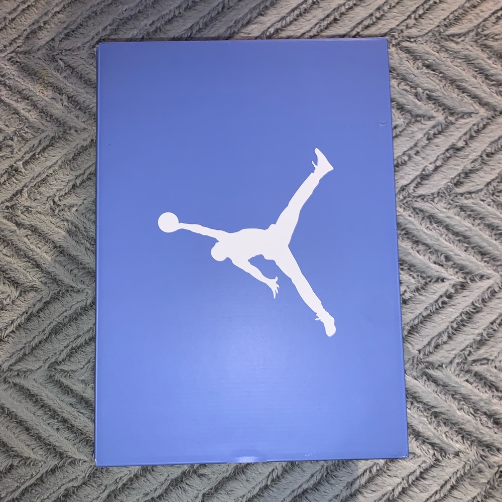 UNC Jordan 6’s - Picture 6 of 6